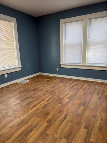 1204 N 8th Street, St Joseph, MO 64505