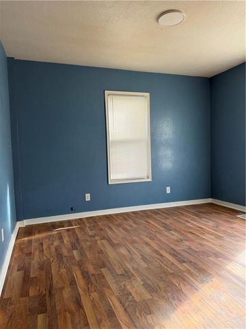 1204 N 8th Street, St Joseph, MO 64505