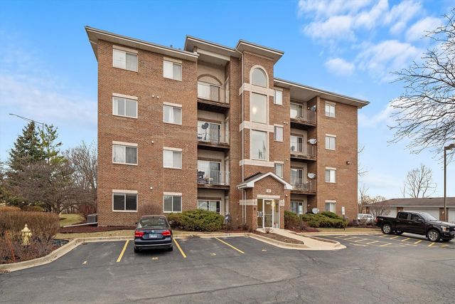 941 N Swift Road 302, Addison, IL 60101