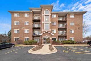 941 N Swift Road 302, Addison, IL 60101