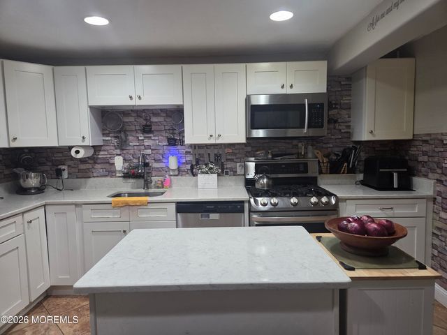 211 Magnolia Avenue, Toms River, NJ 08757