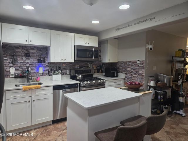 211 Magnolia Avenue, Toms River, NJ 08757