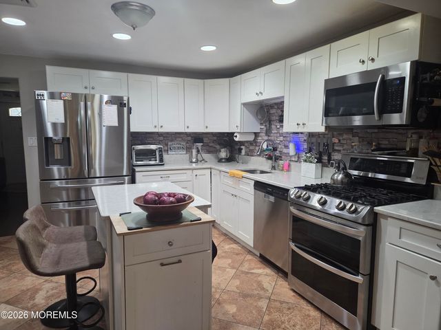 211 Magnolia Avenue, Toms River, NJ 08757