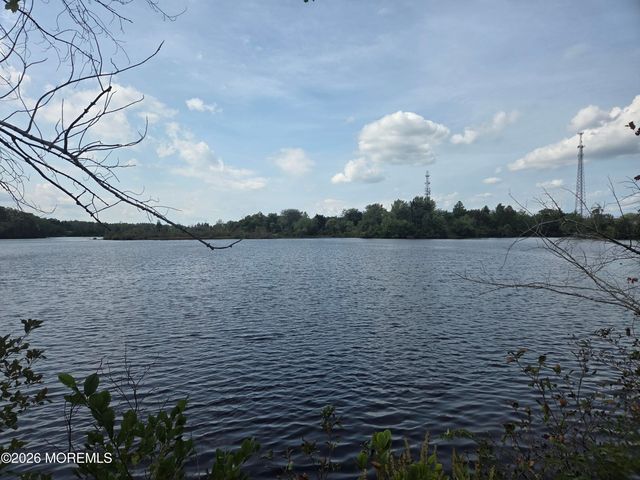 211 Magnolia Avenue, Toms River, NJ 08757