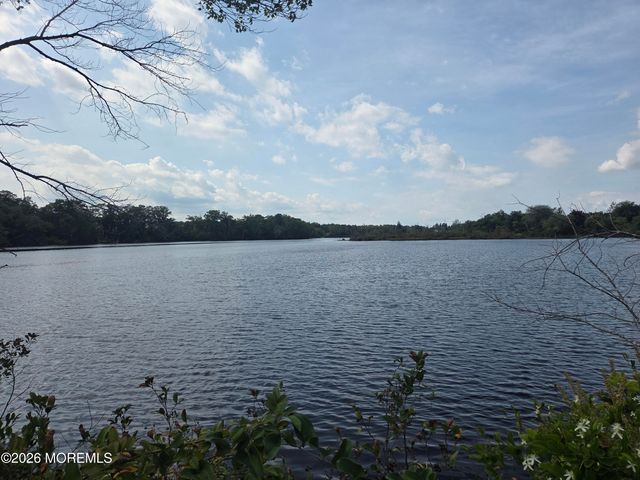 211 Magnolia Avenue, Toms River, NJ 08757