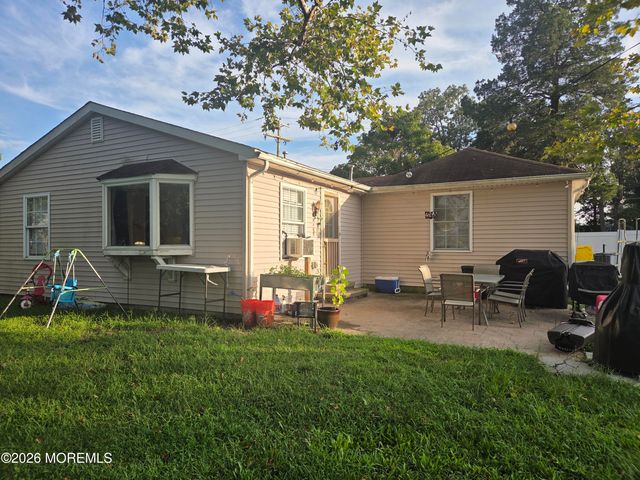 211 Magnolia Avenue, Toms River, NJ 08757