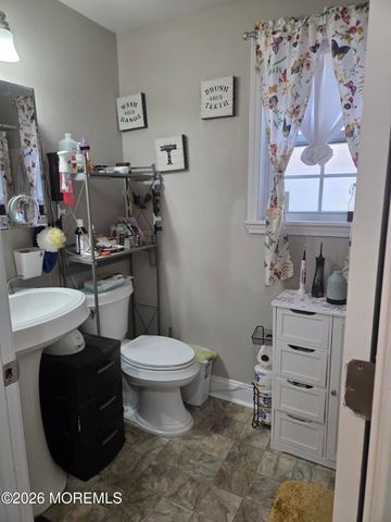 211 Magnolia Avenue, Toms River, NJ 08757