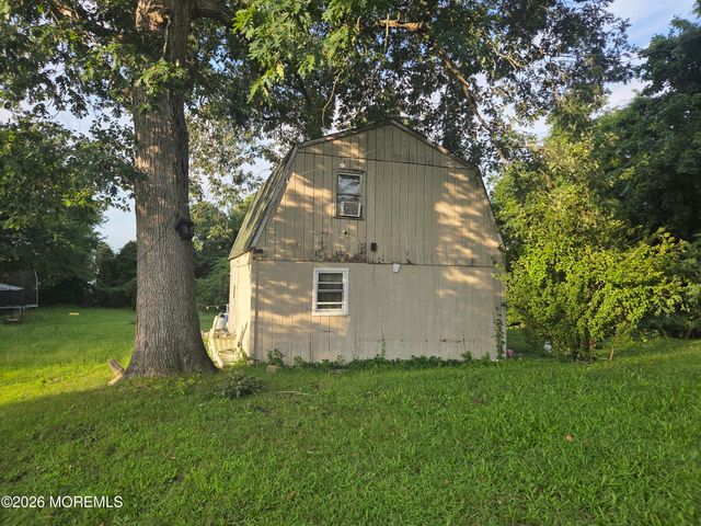 211 Magnolia Avenue, Toms River, NJ 08757