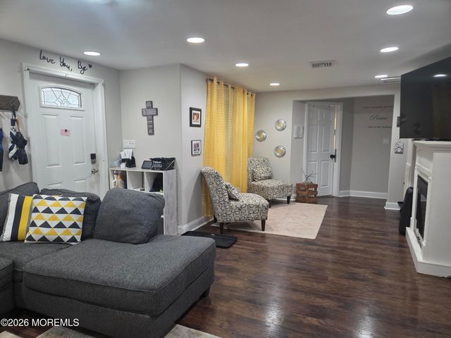 211 Magnolia Avenue, Toms River, NJ 08757