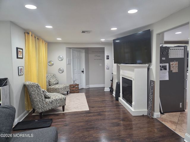 211 Magnolia Avenue, Toms River, NJ 08757