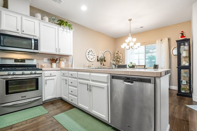 1833 Arneis Avenue, Tulare, CA 93274