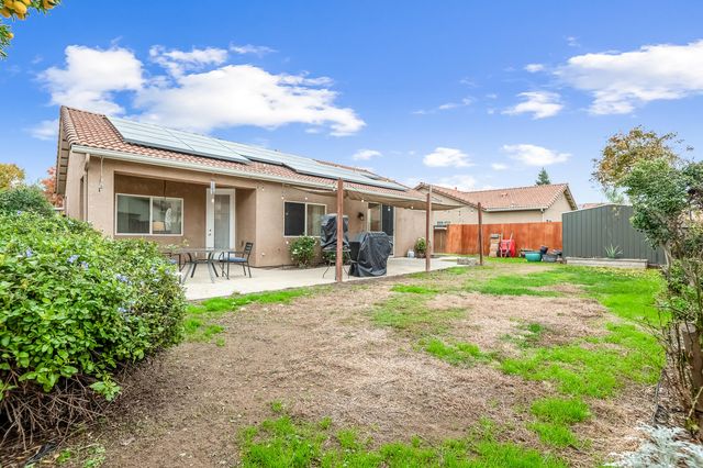 1833 Arneis Avenue, Tulare, CA 93274