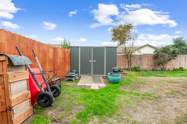 1833 Arneis Avenue, Tulare, CA 93274