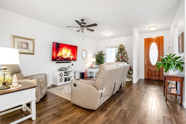 1833 Arneis Avenue, Tulare, CA 93274