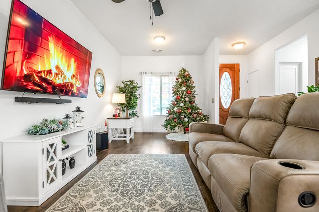 1833 Arneis Avenue, Tulare, CA 93274