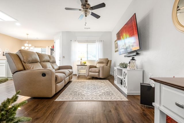 1833 Arneis Avenue, Tulare, CA 93274