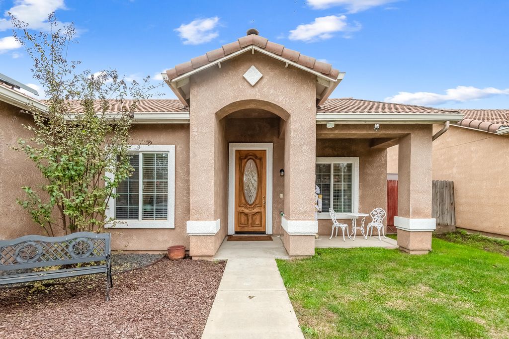 1833 Arneis Avenue, Tulare, CA 93274