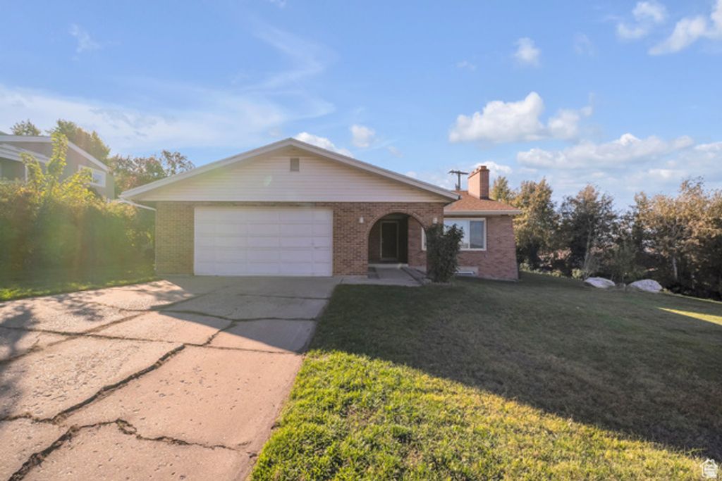Image 2 of property listing at 276 E SPENCER WAY, Farmington, UT 84025