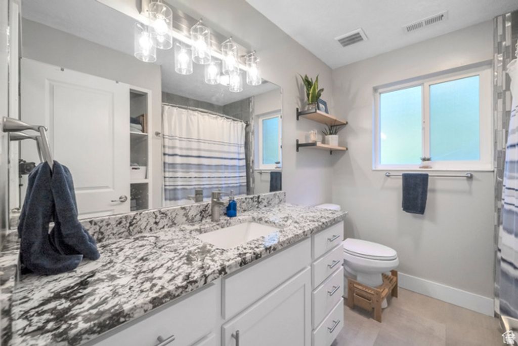 Image 11 of property listing at 276 E SPENCER WAY, Farmington, UT 84025