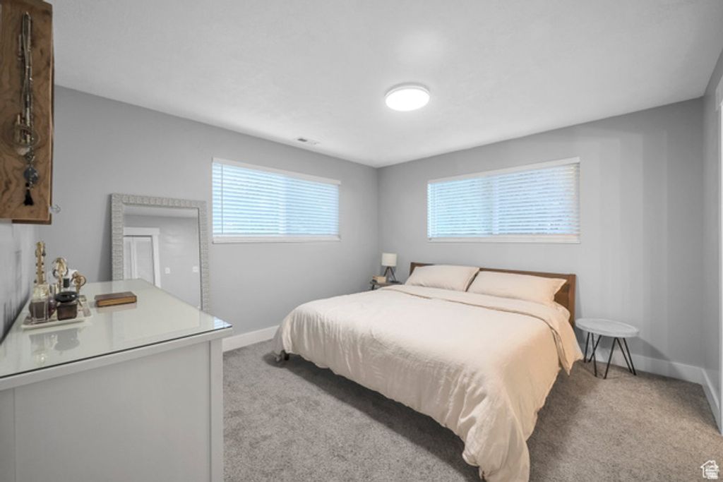 Image 12 of property listing at 276 E SPENCER WAY, Farmington, UT 84025
