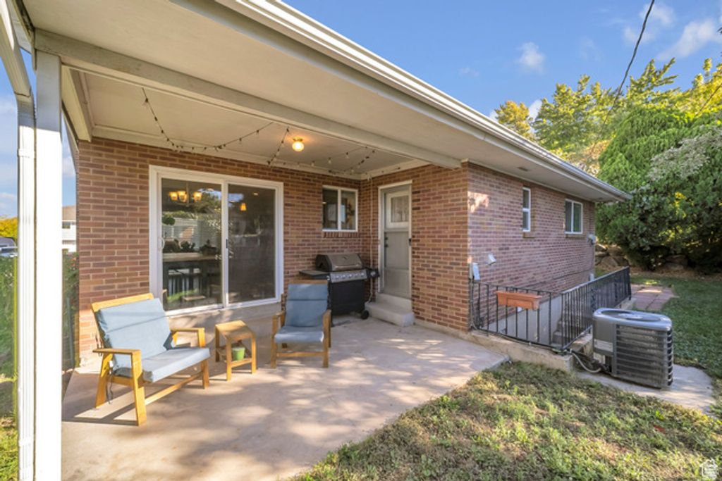 Image 19 of property listing at 276 E SPENCER WAY, Farmington, UT 84025