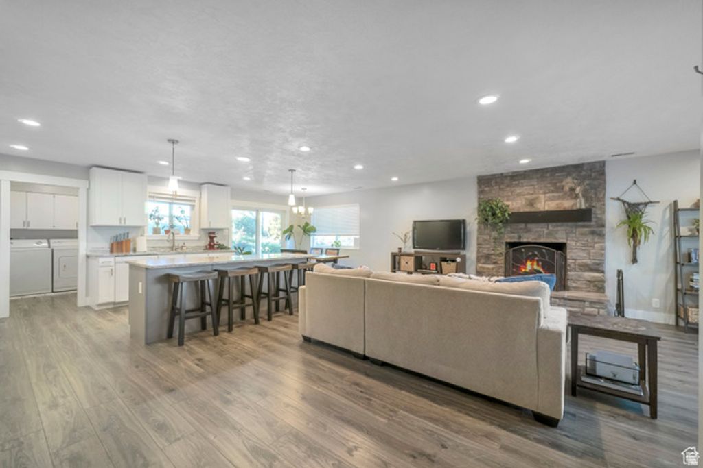 Image 5 of property listing at 276 E SPENCER WAY, Farmington, UT 84025