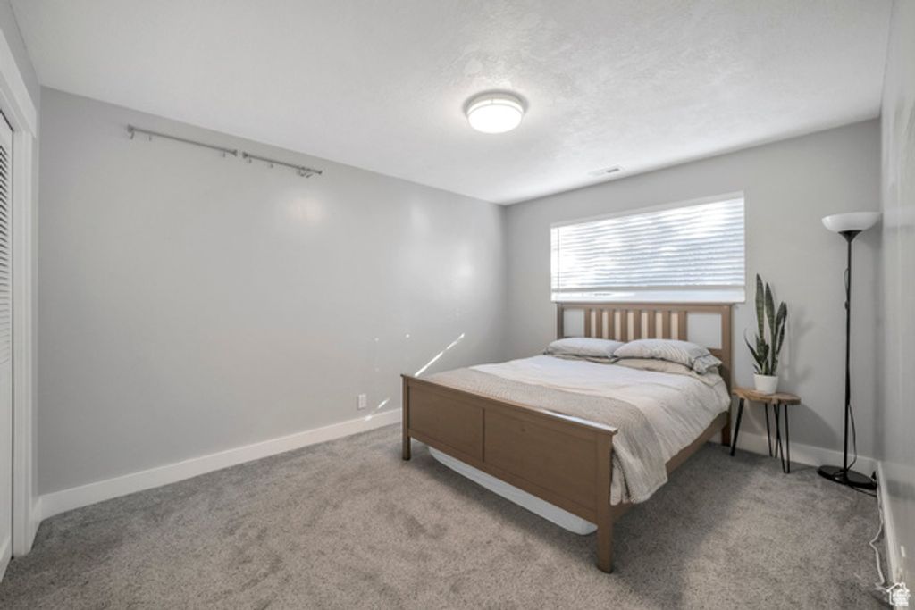 Image 10 of property listing at 276 E SPENCER WAY, Farmington, UT 84025