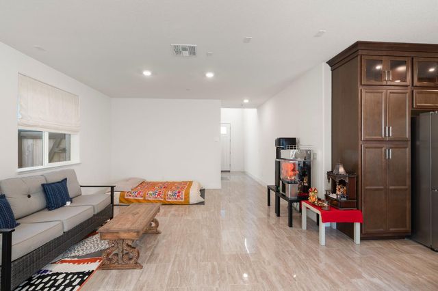 2667 Alcove Way, Sacramento, CA 95833