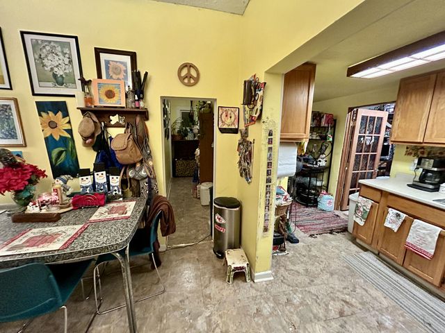 2320 N Travis Avenue, Springfield, MO 65803