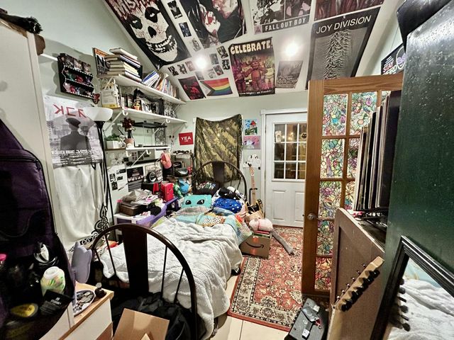 2320 N Travis Avenue, Springfield, MO 65803