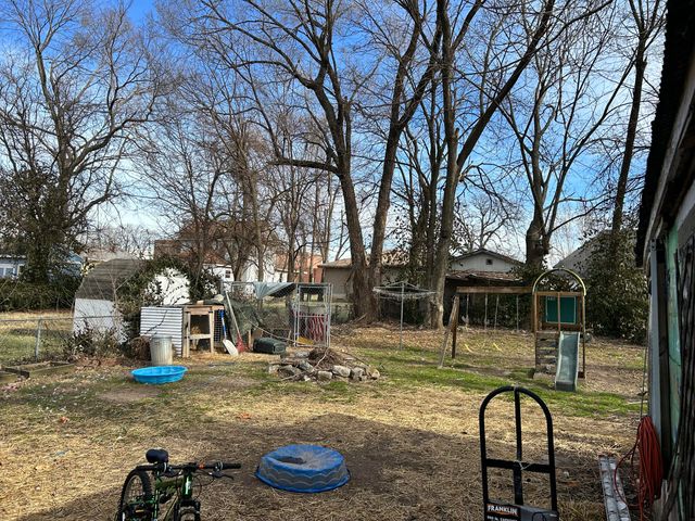 2320 N Travis Avenue, Springfield, MO 65803