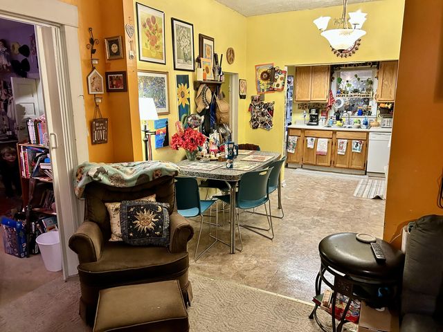 2320 N Travis Avenue, Springfield, MO 65803