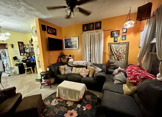 2320 N Travis Avenue, Springfield, MO 65803