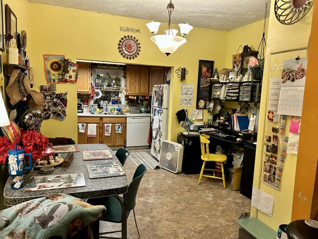 2320 N Travis Avenue, Springfield, MO 65803