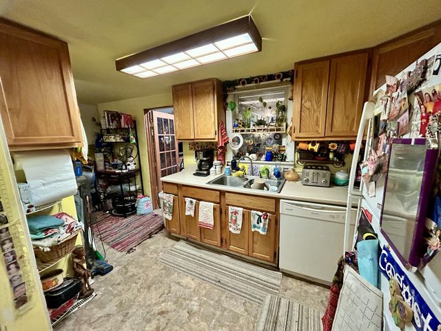 2320 N Travis Avenue, Springfield, MO 65803