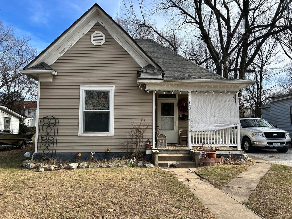 2320 N Travis Avenue, Springfield, MO 65803