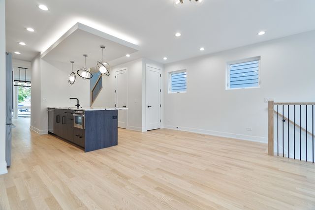 4246 N Kimball Avenue, Chicago, IL 60618