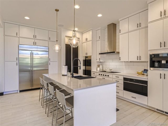 21418 E 61st Dr, Aurora, CO 80019