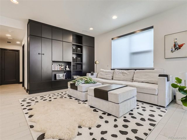 21418 E 61st Dr, Aurora, CO 80019