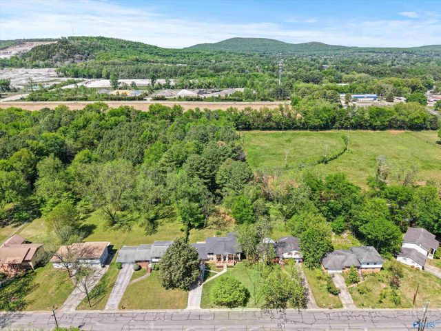 3706 Pecan Grove Drive NW, Huntsville, AL 35810