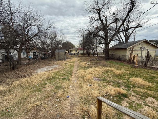 1645 PEARL AVENUE, Wichita Falls, TX 76301