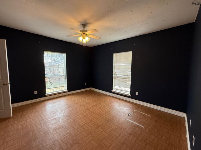1645 PEARL AVENUE, Wichita Falls, TX 76301