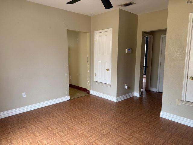 1645 PEARL AVENUE, Wichita Falls, TX 76301