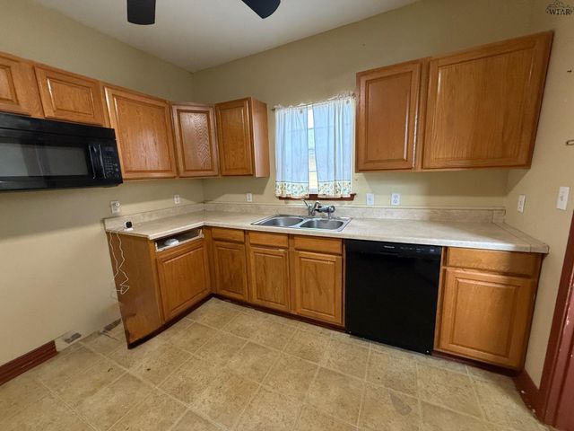 1645 PEARL AVENUE, Wichita Falls, TX 76301