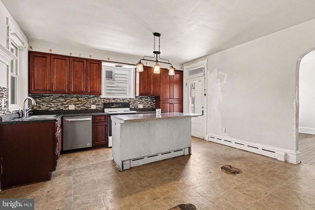 104 E HARRISBURG AVE, Elizabethtown, PA 17022