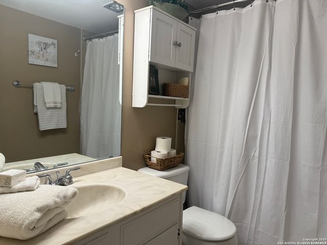 8702 Village Dr Apt 811, San Antonio, TX 78217
