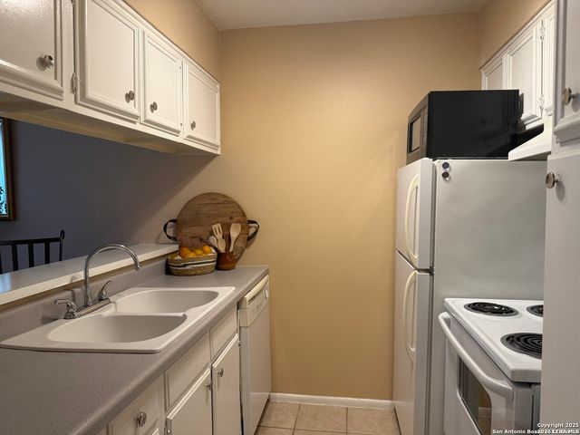 8702 Village Dr Apt 811, San Antonio, TX 78217