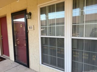 8702 Village Dr Apt 811, San Antonio, TX 78217