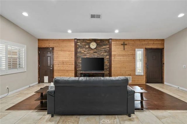 15691 Montgomery, Fontana, CA 92336