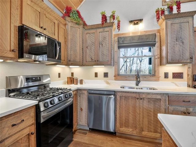 313 Muffle Court, Ellijay, GA 30540